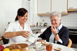 Cuidados com idosos: Quais não podem faltar na rotina diária?